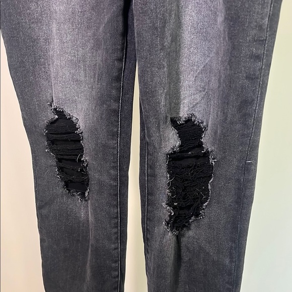 Good American Black Jeans Distressed - Picture 8 of 9